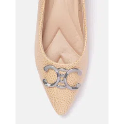 Van Heusen Woman Textured Block Heel Pumps With Metallic Detail image 3