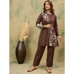 Varanga Embroidered Mandarin Collar Top With Trousers Co-Ords-picture-21