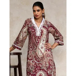 Varanga Paisley Printed Cotton V-Neck Straight Kurta-picture-27