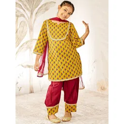 VASTRAMAY Girls Floral Printed Regular Pure Cotton Kurta with Patiala & With Dupatta-picture-31