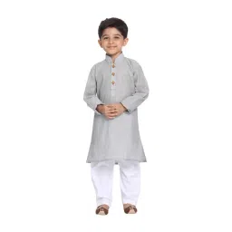 VASTRAMAY Kids Ash Grey & White Cotton Self Pattern Kurta Set-picture-22