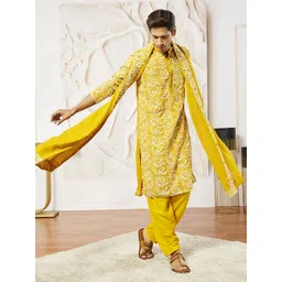 VASTRAMAY Men Floral Embroidered Regular Thread Work Kurta with Patiala & With Dupatta-image-24