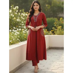 Vastranchal Women Regular Kurta with Trousers-picture-24