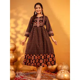 VASVI Women Ajrak Print Cotton A-Line Midi Dress-picture-18