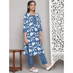 Vetrokart Girls Floral Printed Regular Kurta with Pyjamas-picture-32