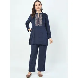 VIAZAA Embroidered Mandarin Collar Tunic & Trousers Co-Ords-picture-25