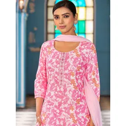 VIBE VISION Women Floral Printed Kurta with Trousers & Dupatta image 3