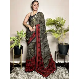 Vibhagyaa Poly Georgette Saree image 5