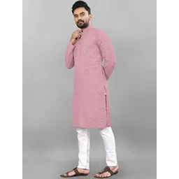 VINAYAK COTSYN KURTA PYJAMA Men Geometric Embellished Thread Work Handloom Kurta image 2