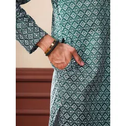 VINAYAK COTSYN KURTA PYJAMA Men Geometric Printed Thread Work Handloom Kurta image 4