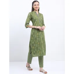 Vishudh Ethnic Motifs Printed Mandarin Collar Straight Kurta With Trousers-picture-39