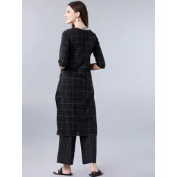 Vishudh Women Black & Off-White Checked Straight Kurta image 4
