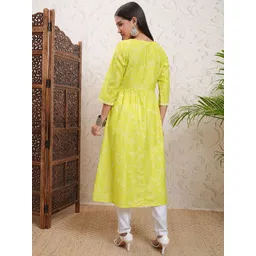 Vishudh Women Floral Printed Gotta Patti Kurta image 4
