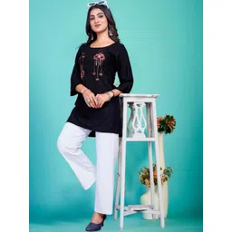 VISOKA Embellished Embroidered Ethnic Top-picture-12