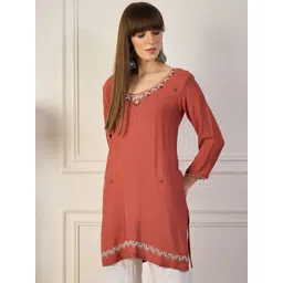 VredeVogel Ethnic Motifs Embroidered V-Neck Thread Work Thread Work Kurti-picture-38