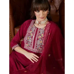 VredeVogel Floral Yoke Design Thread Work Kurta With Trousers & Dupatta-picture-16