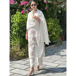 VredeVogel Women Floral Embroidered Kurta with Trousers & Dupatta-picture-25