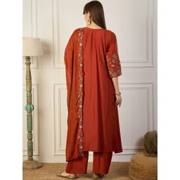 VredeVogel Women Floral Embroidered Kurta with Trousers & Dupatta image 5