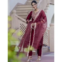 VredeVogel Women Floral Embroidered Regular Thread Work Kurta with Trousers & With Dupatta-picture-12