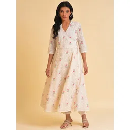 W White & Red Floral Printed V Neck Angrakha Kurta With Trousers-picture-12