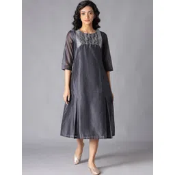 W Women Grey & White Embroidered Thread Work Kurta-picture-31
