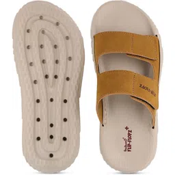 walkaroo Men Casual Sandal image 2