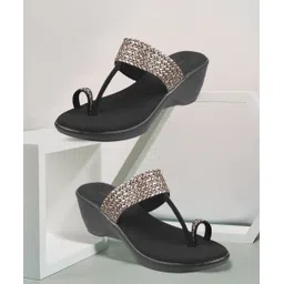 walkway by metro Women Wedges Sandal-picture-18