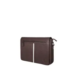 WildHorn Men Textured Leather Messenger Bag image 4