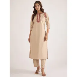 WineRed Women Ethnic Motifs Embroidered Cotton Kurta with Trousers-picture-20