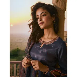 WISHFUL Women Blue Ethnic Motifs Embroidered Keyhole Neck Thread Work Kurta-picture-38