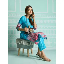 Women Basket Floral Printed Straight Kurta With Trousers-picture-11