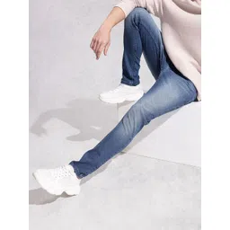 WROGN Men Slim Tapered Fit Mid-Rise Light Fade Stretchable Jeans-picture-34