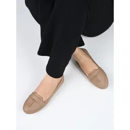 xe looks Classic Loafers with Subtle Tassel – Elegant Design, Superior Trendy, Ideal for Enhancing Your Casual and Office Looks for Girls & Womens image 3