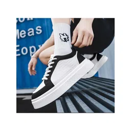 XTOON Men Textured Sneakers image 3