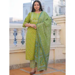 YASH GALLERY Women Floral Printed Regular Kurta with Trousers & With Dupatta-picture-41