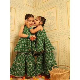 YK Girls Green Cotton Blend Printed Kurta Sets-picture-41