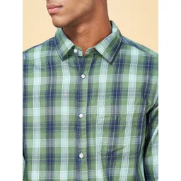 YU by Pantaloons Men Green Slim Fit Tartan Checks Checked Cotton Casual Shirt image 3