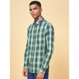 YU by Pantaloons Men Green Slim Fit Tartan Checks Checked Cotton Casual Shirt image 4
