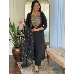 ZAIERRA Floral Yoke Design Notch Neck Straight Kurta With Trousers & Dupatta-picture-36