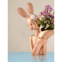 Zart Gold-Toned Figurine Showpiece-picture-39