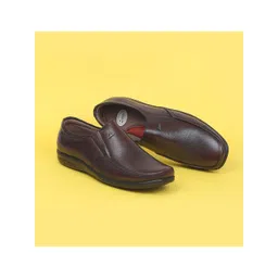 Zoom Shoes Men Brown Solid Leather Formal Slip-On Shoes-picture-35