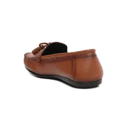 Zoom Shoes Women Textured Leather Lightweight Tassel Loafers image 4