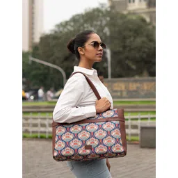 ZOUK Printed Structured Jute Laptop Shoulder Bag-picture-29
